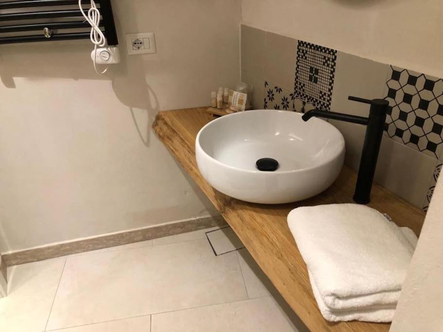 Locus Pendinelli Trani Bed & Breakfast Luaran gambar